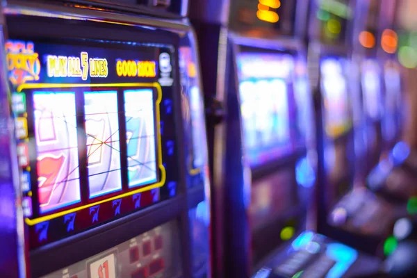 Live dealer studio setup with multiple camera angles on the hongtogel link platform